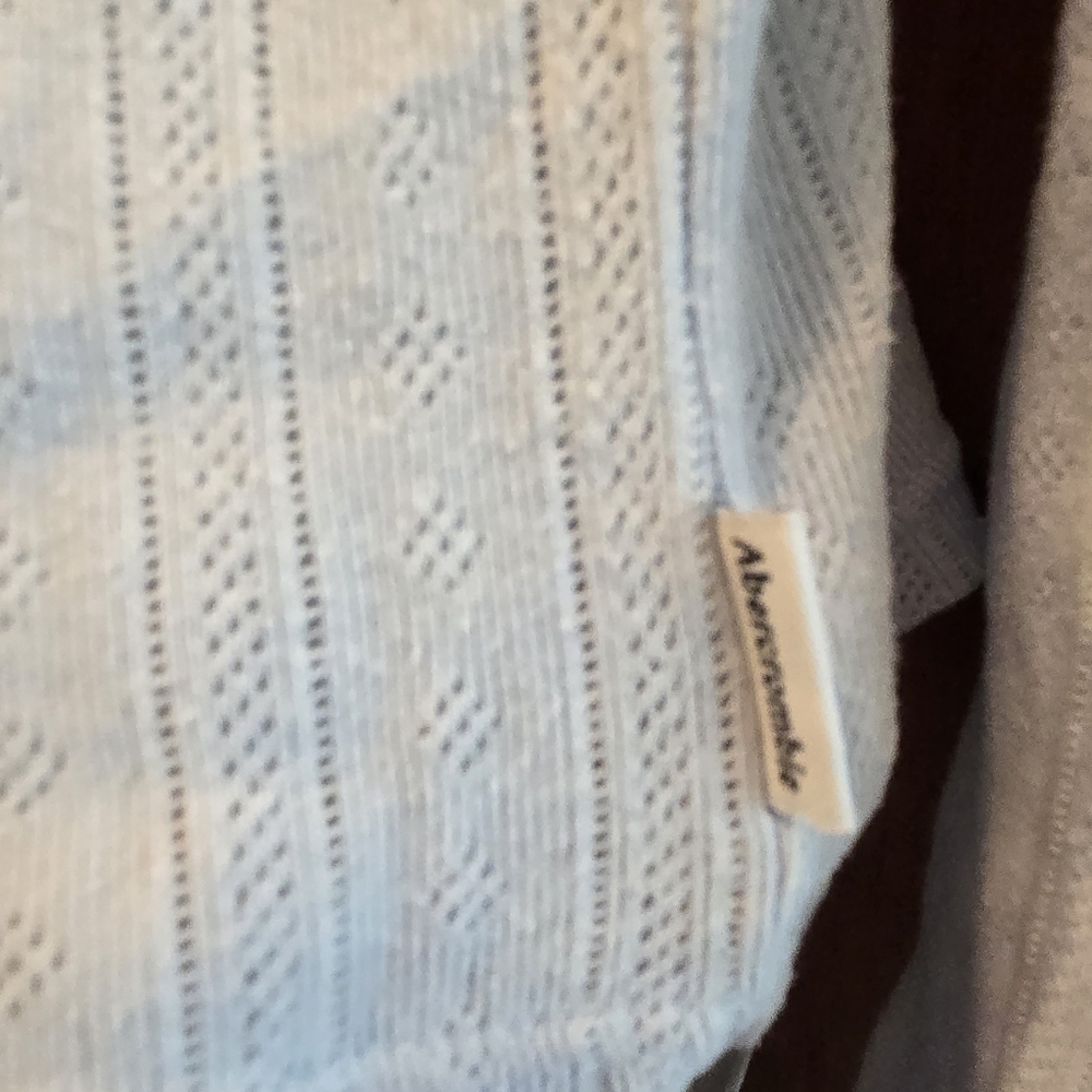 Abercrombie & Fitch Light Blue Long Sleeve Eyelet Top SzL - Picture 2 of 8
